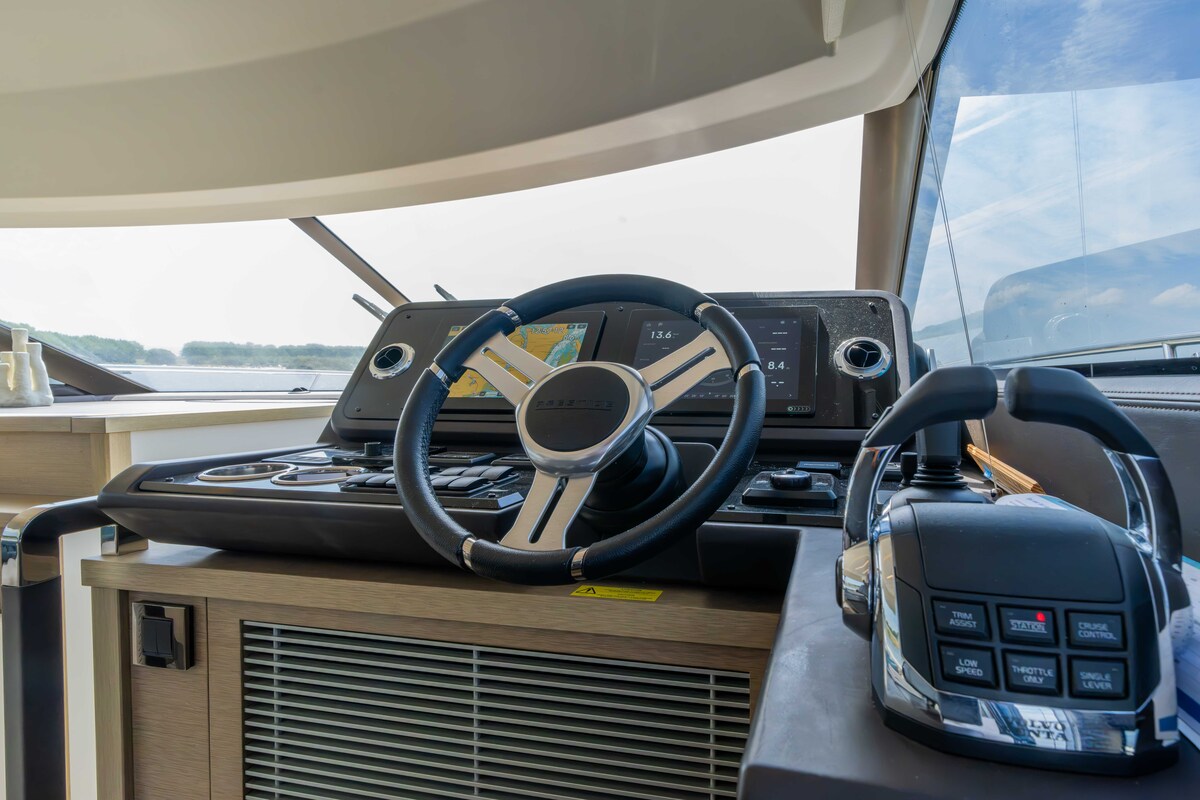 foto: 6 Jeanneau  Prestige 520 Fly