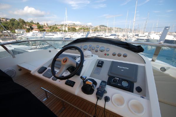 foto: 6 Fairline Squadron 68