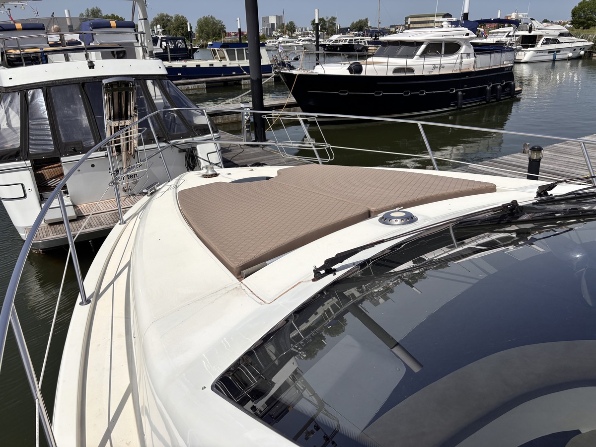 foto: 12 Azimut 46 Fly
