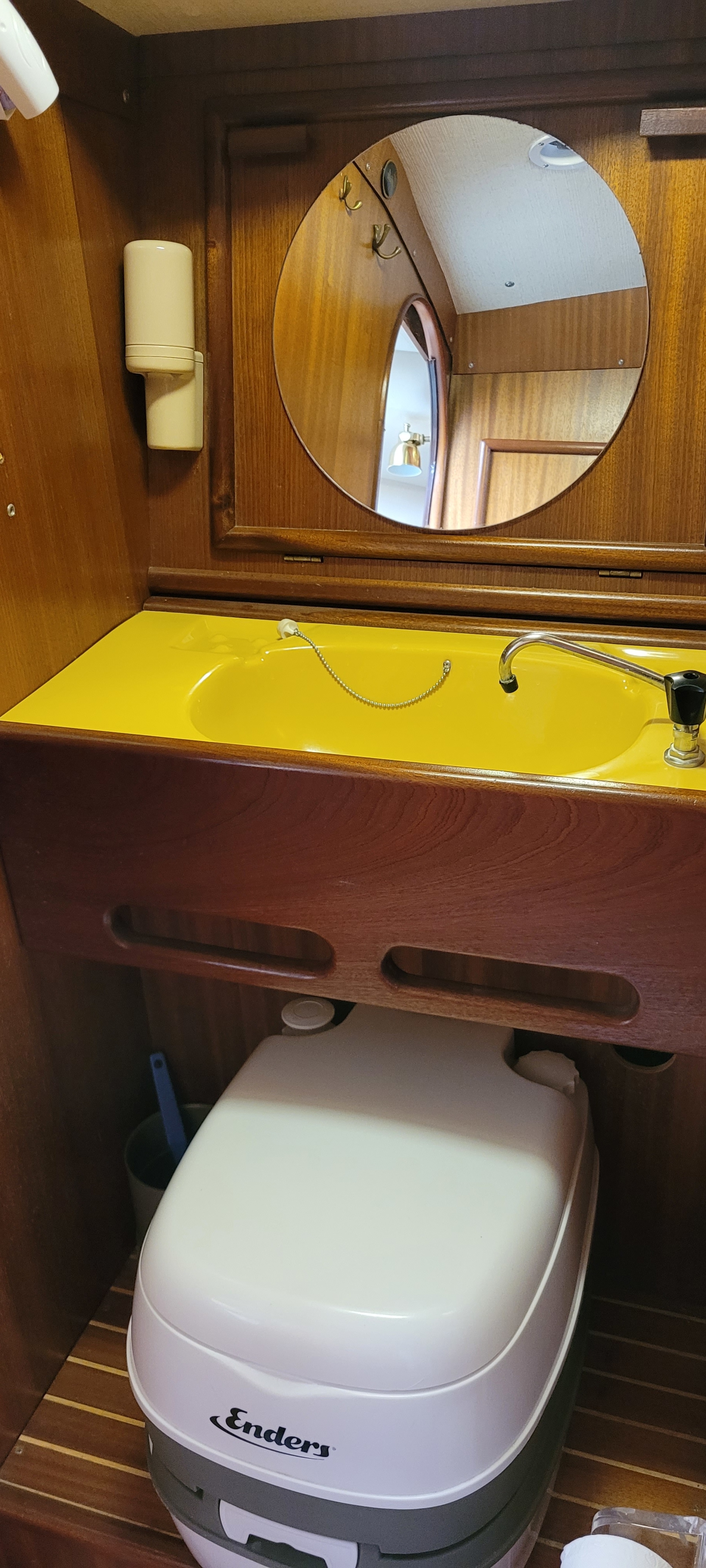 foto: 12 Bavaria 890