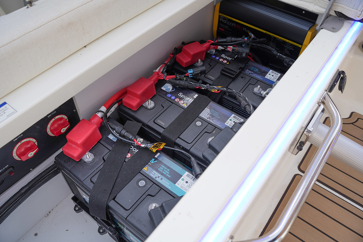 foto: 10 Sea Ray SDX 290 Outboard
