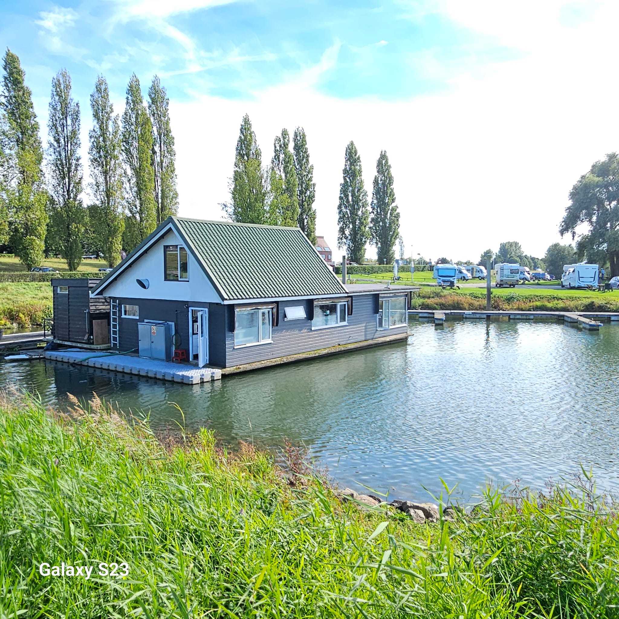 foto: 5 Drijvend Restaurant Houseboat