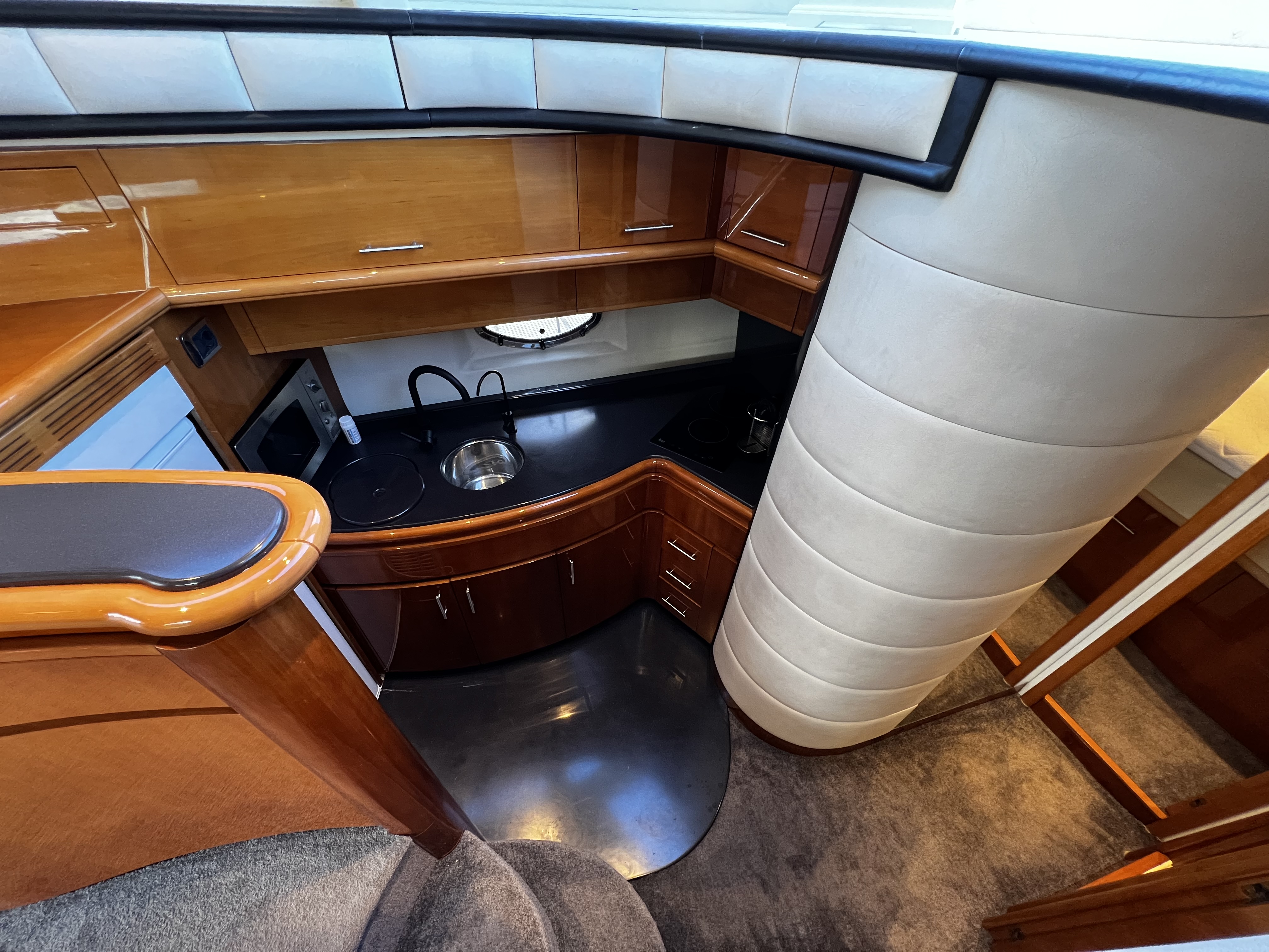 foto: 8 Astondoa  43 GLX