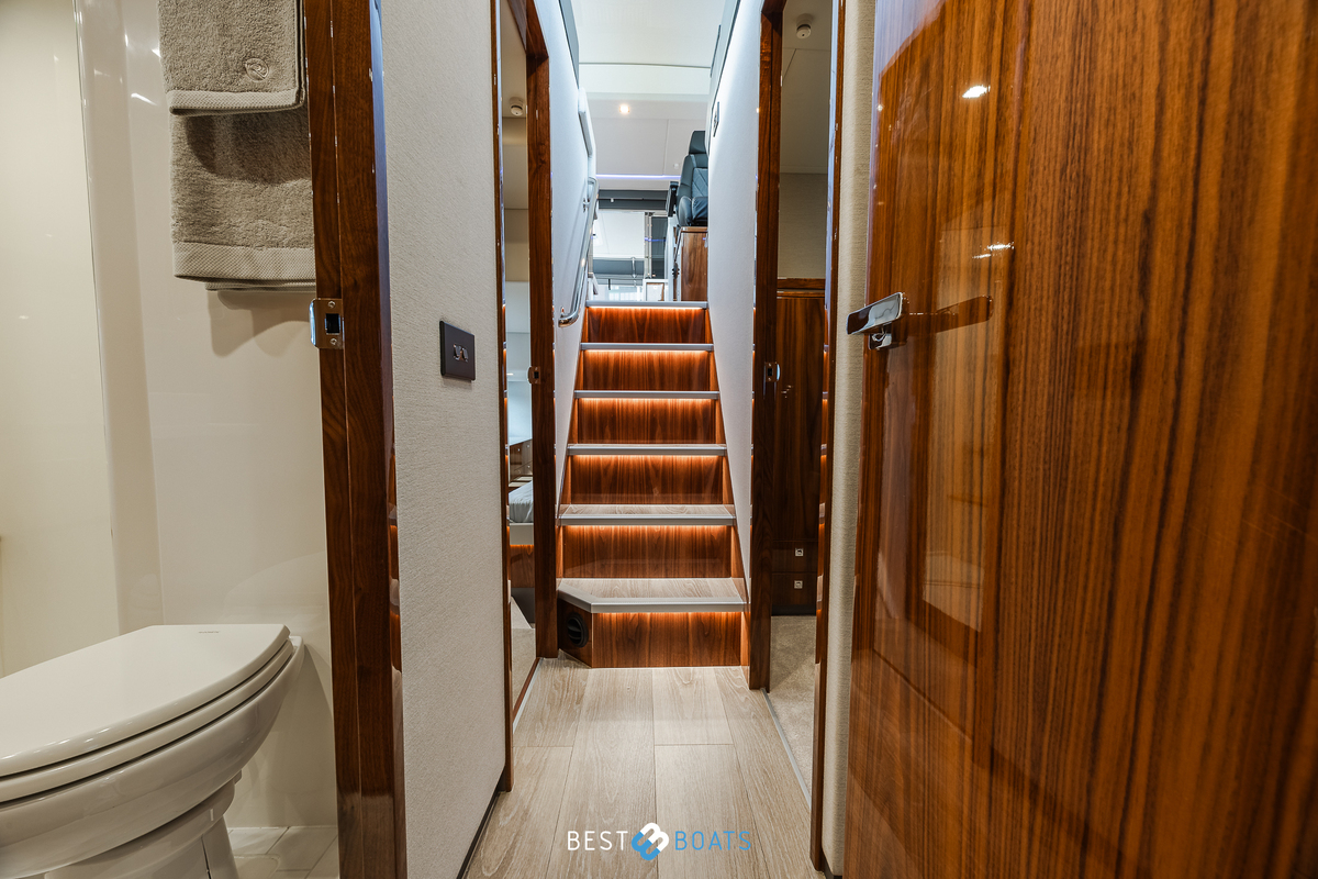 foto: 15 Riviera 4600 SPORT YACHT-PLATINUM EDITION