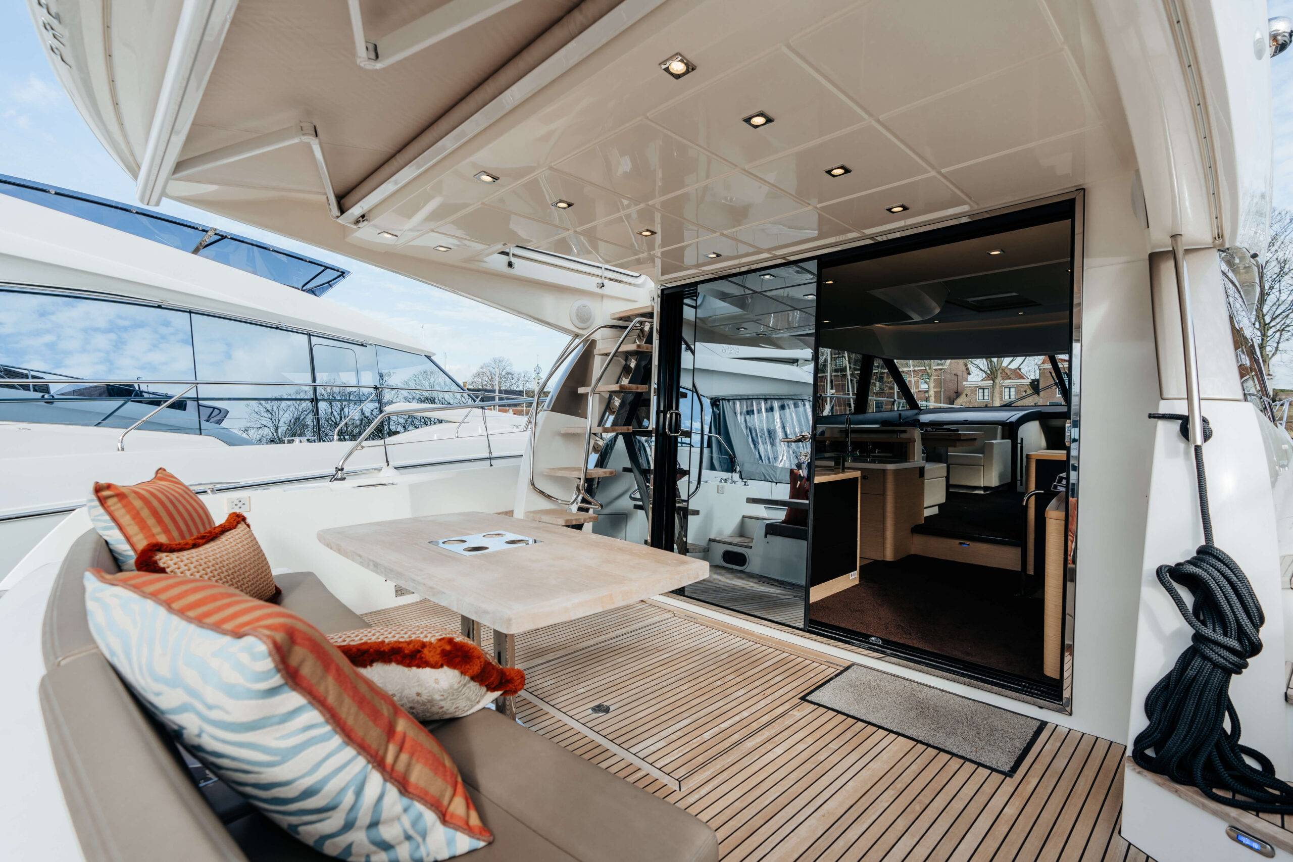 foto: 13 Prestige 550