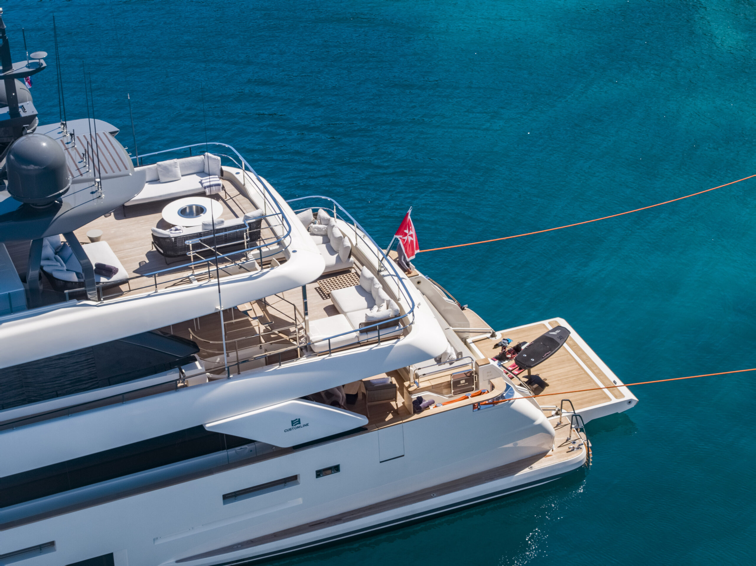 foto: 18 Custom Line Navetta 33