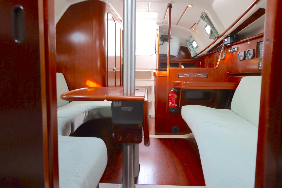 foto: 9 Beneteau Oceanis Clipper 331 Lifting keel