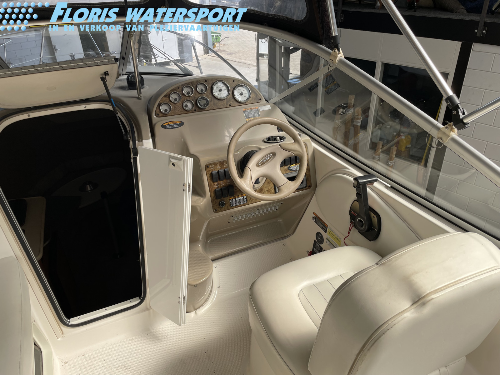 foto: 5 Bayliner 2455