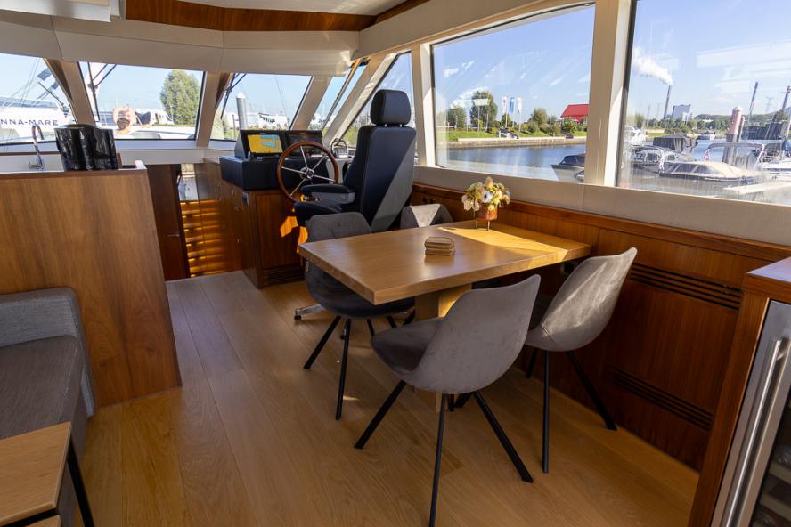 foto: 18 Van den Hoven 1700 Executive MK 2