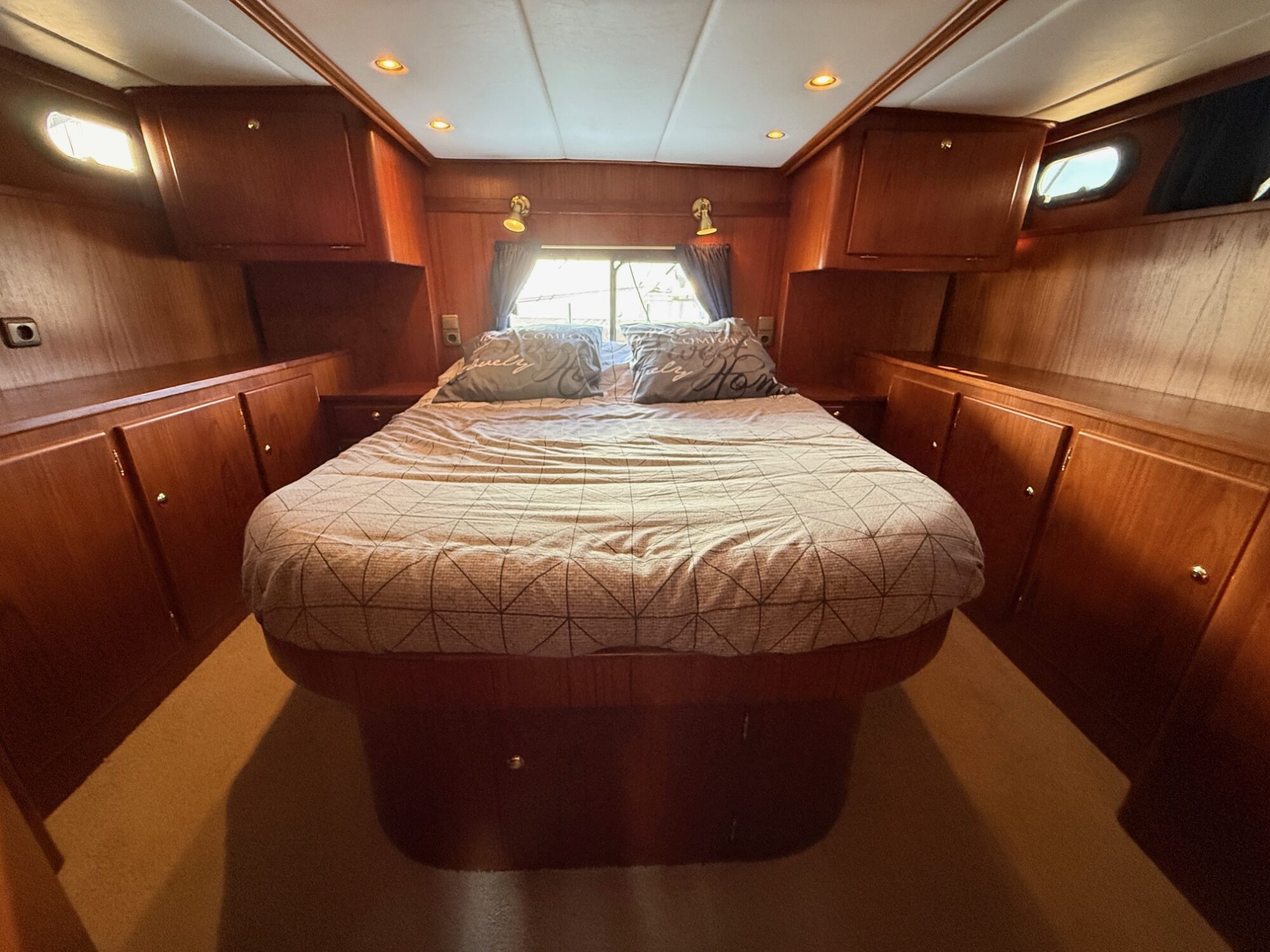 foto: 11 Explorer Explorer Classic 44 AK Cabrio