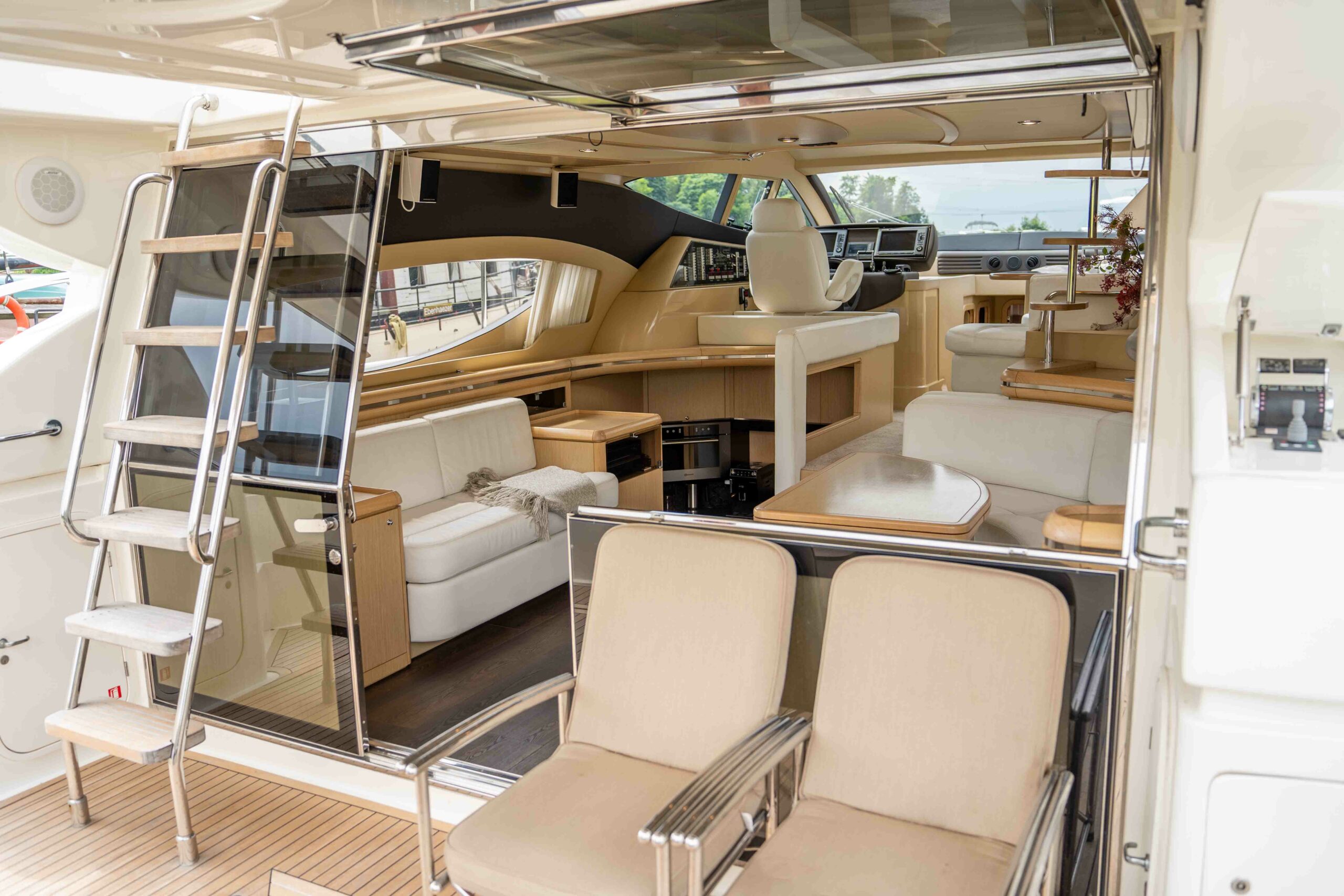 foto: 9 Ferretti Yachts 550
