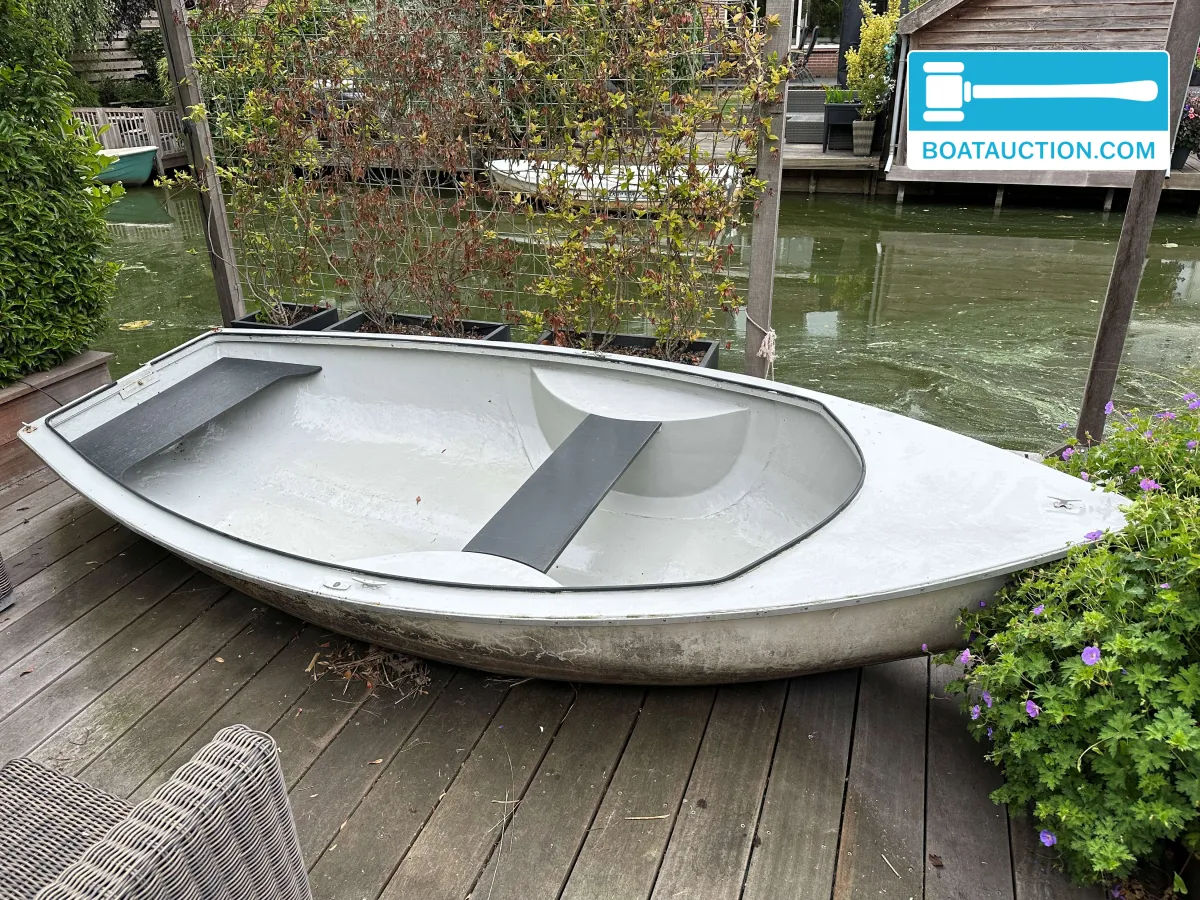 Open Boat 378