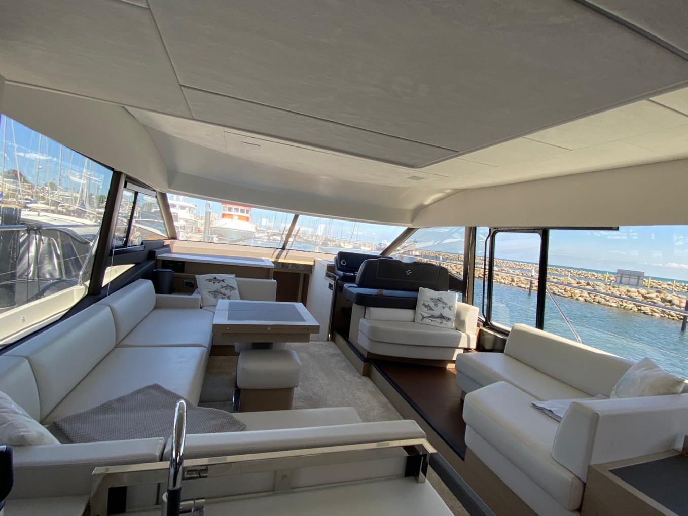 foto: 8 Prestige 590 Flybridge