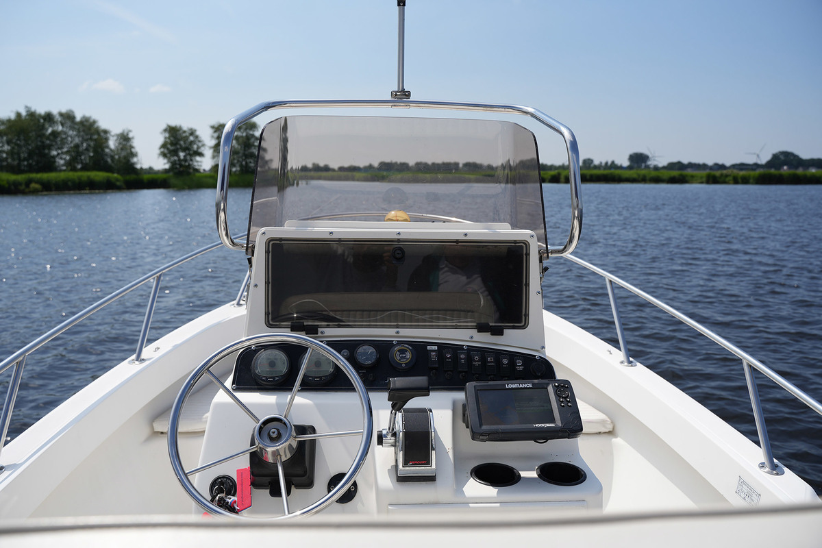 foto: 6 Boston Whaler 180 Outrage