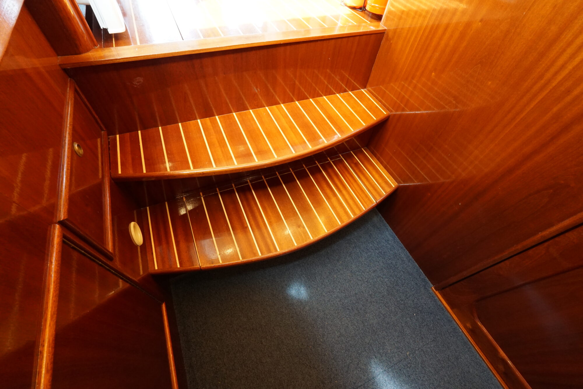 foto: 7 Crown yachts Crown Kruiser 10.90 ZLK Spiegeldeur