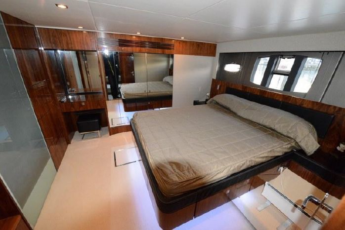 foto: 4 Fairline Squadron 65