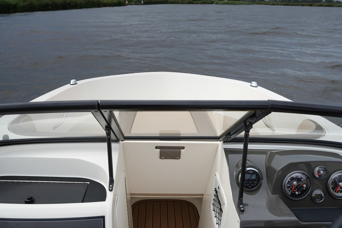 foto: 7 Bayliner VR4
