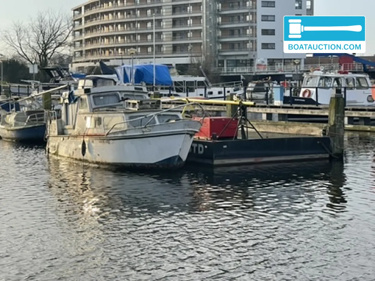 foto: 17 Motorboat 800