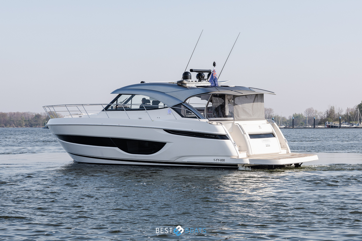 foto: 16 Riviera 4600 SPORT YACHT-PLATINUM EDITION