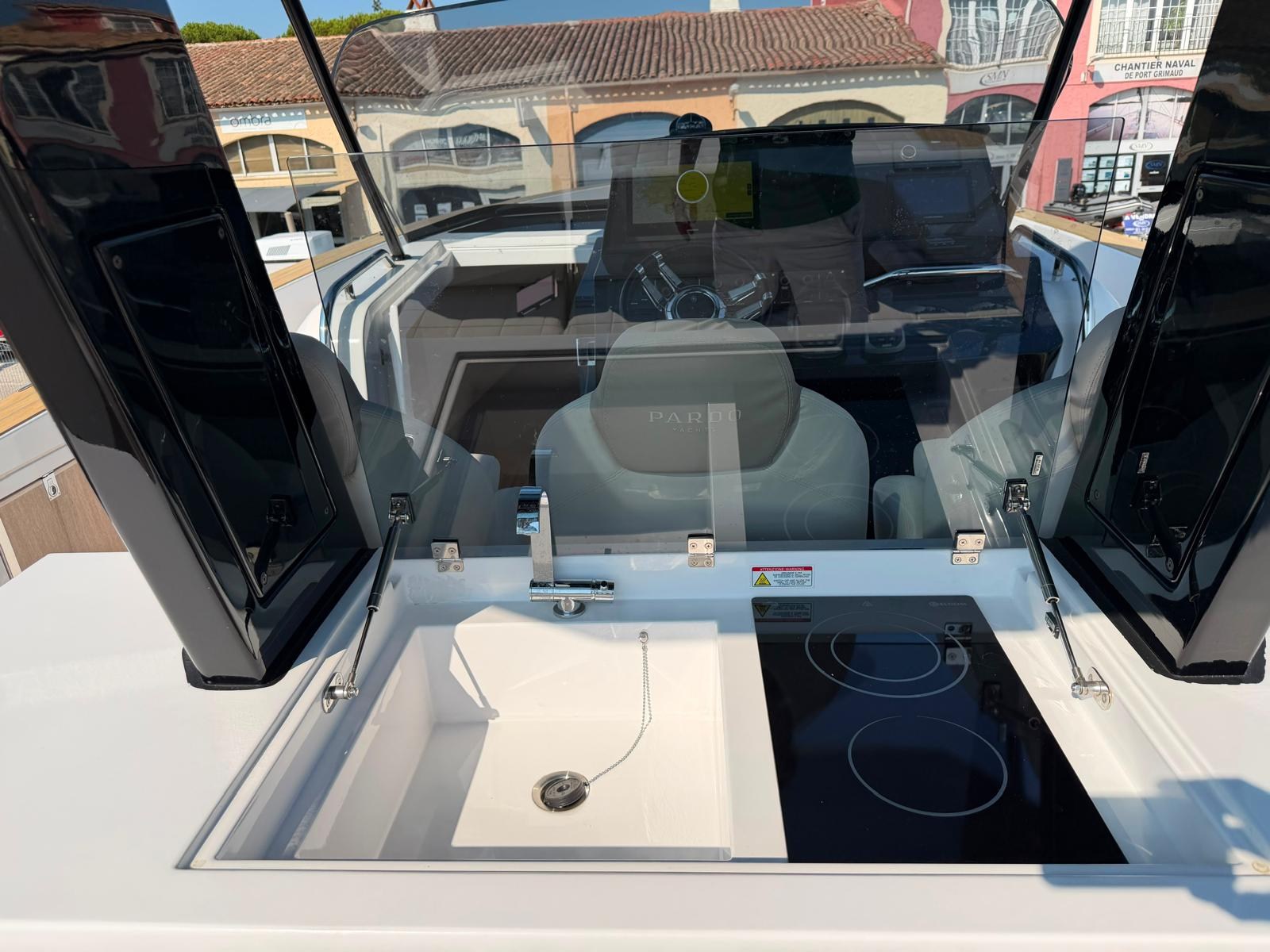 foto: 5 Pardo Yachts 38