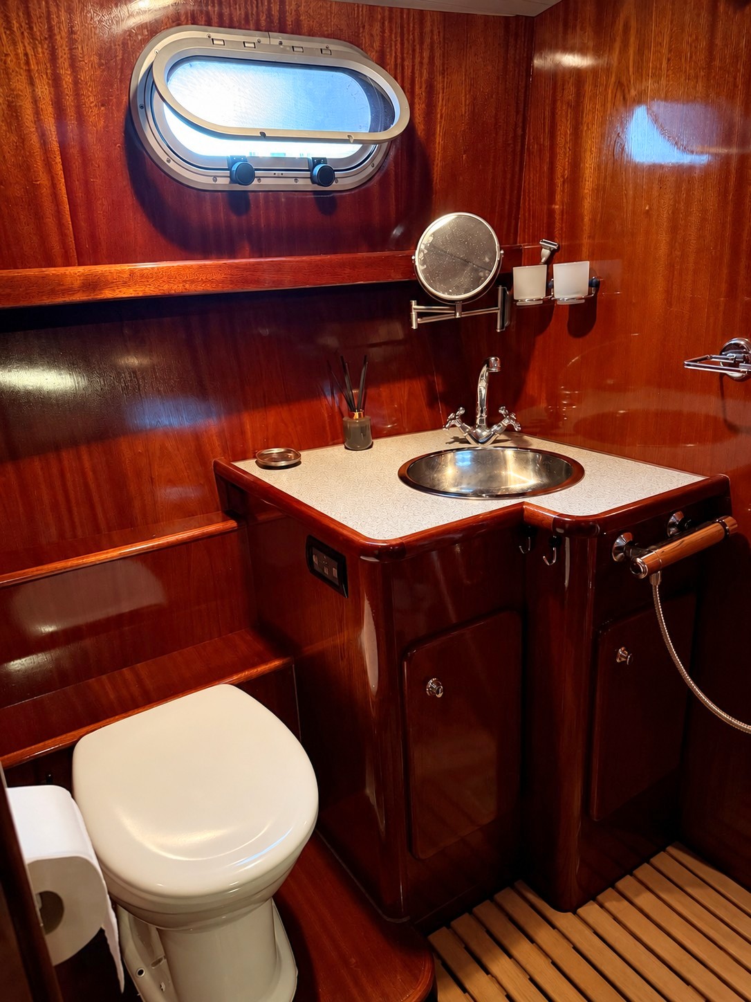foto: 9 Crown yachts Crown Cruiser 12.85 OK Spiegeldeur