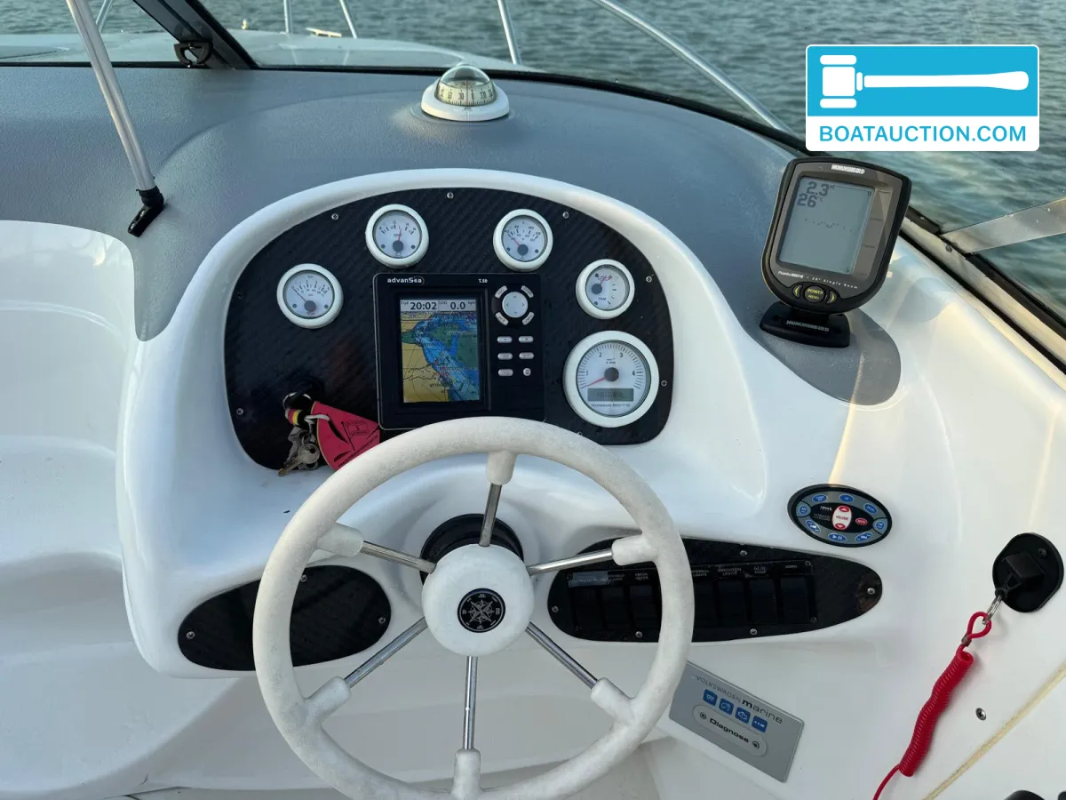 foto: 6 Triton 225 Cuddy