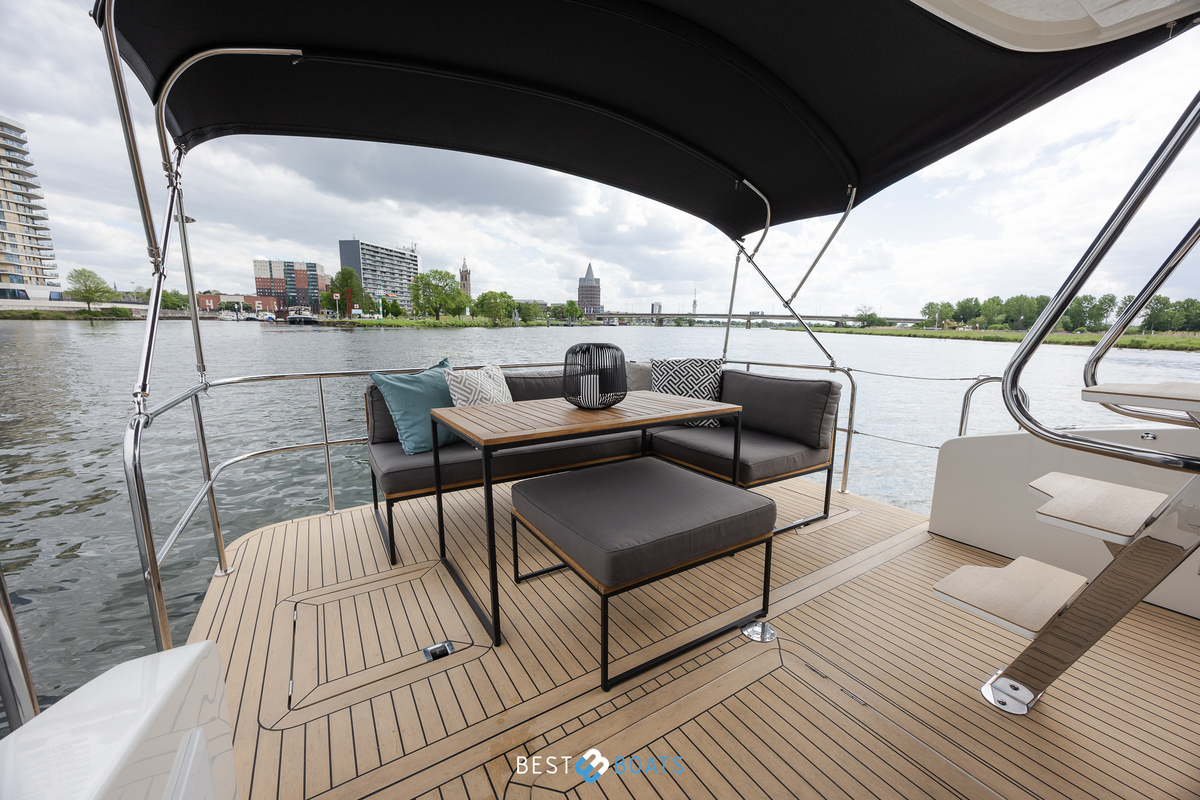 foto: 12 Cobra Yachts Futura 36 Premium Fly