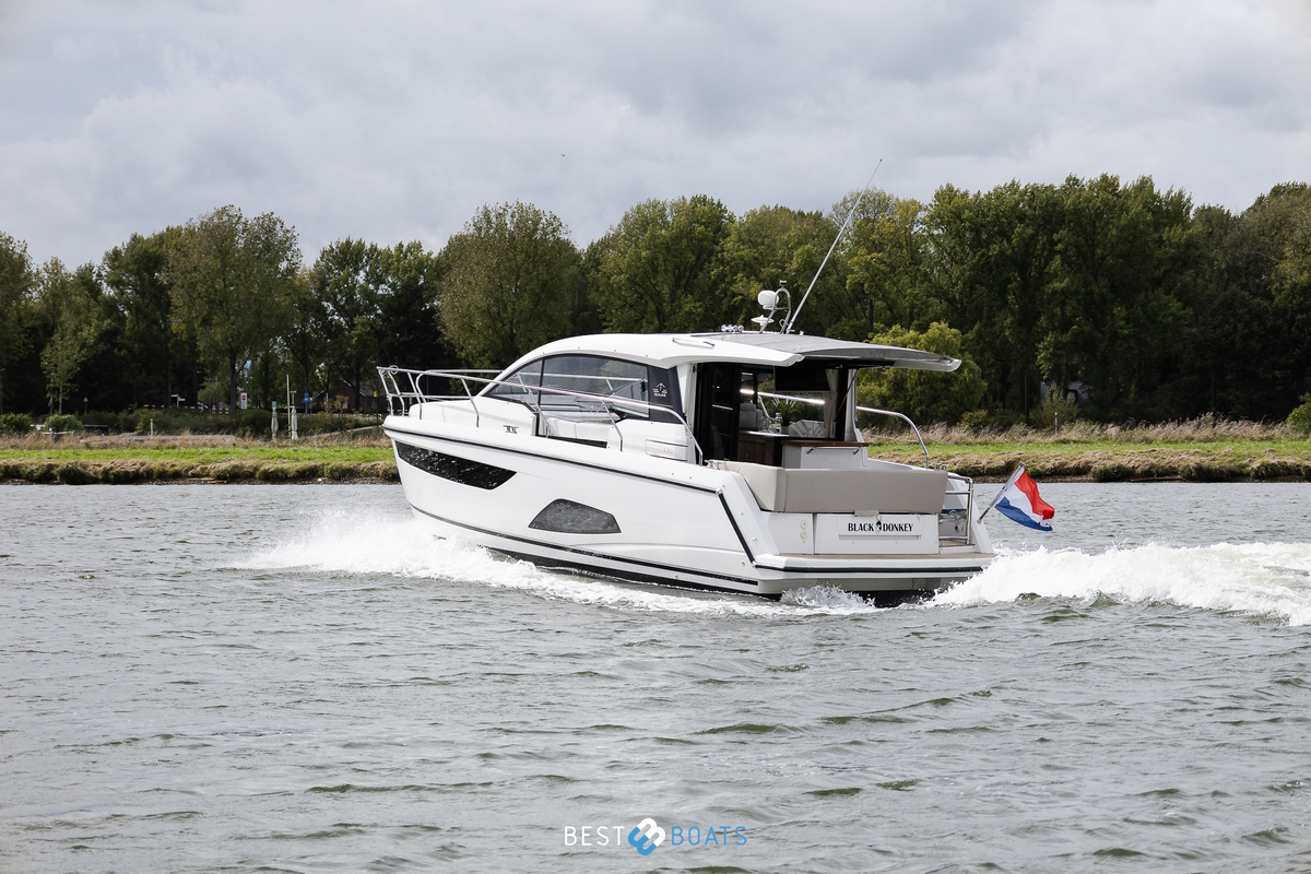 foto: 9 Sealine C330