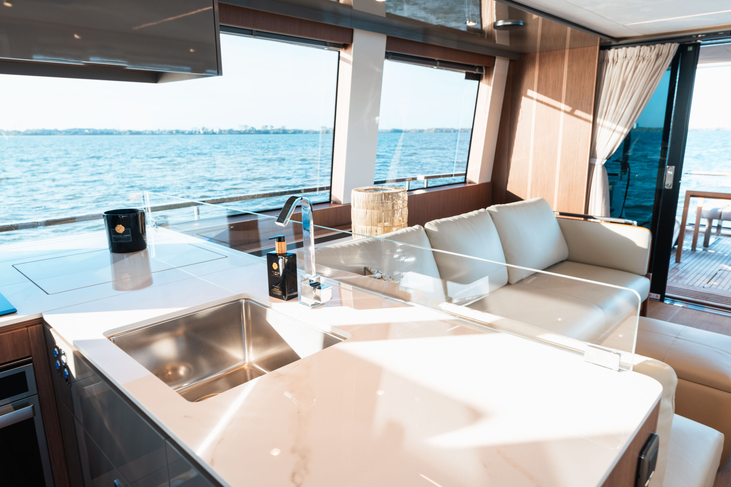 foto: 24 Prestige X60 Flybridge #08