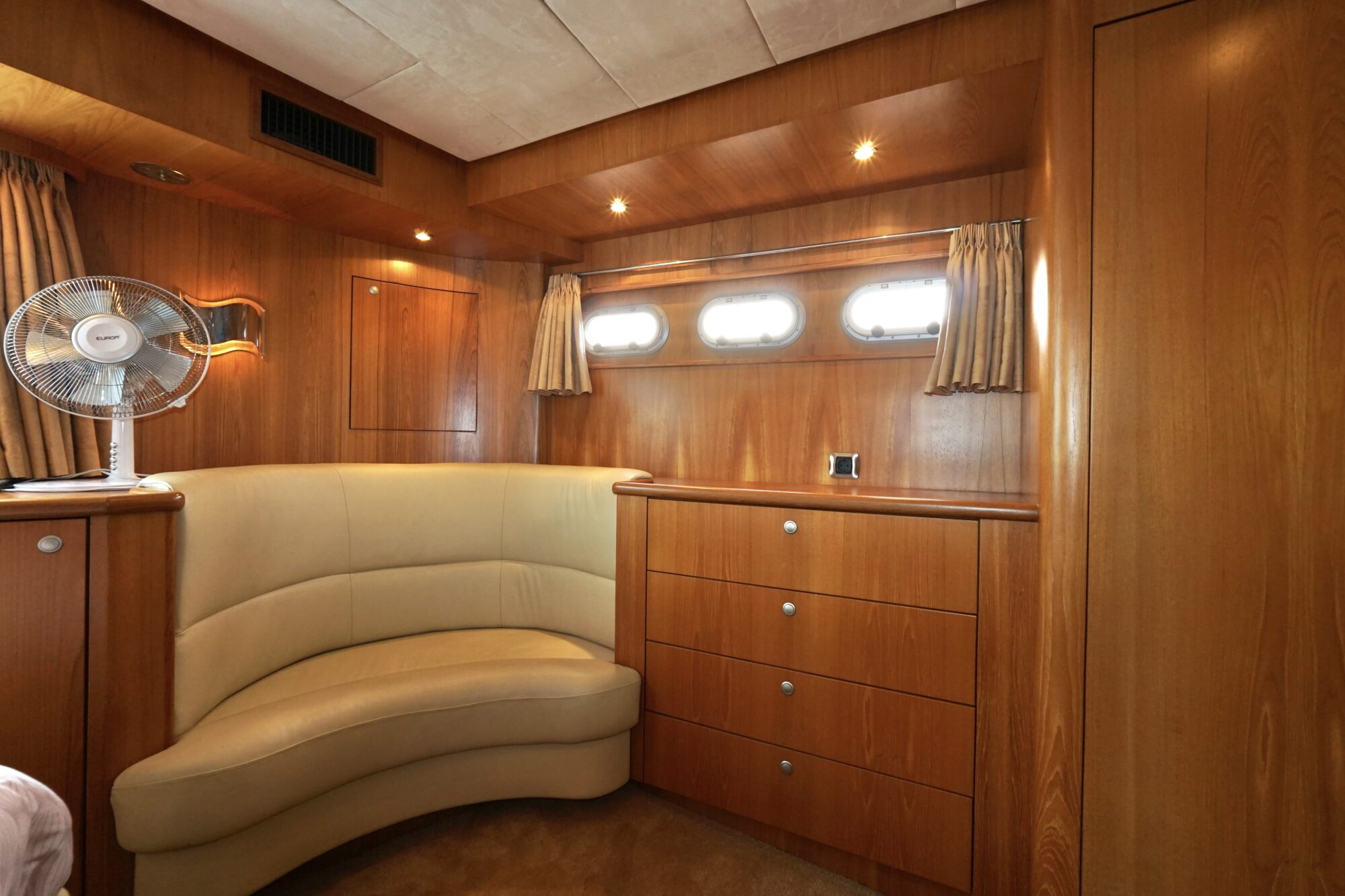 foto: 13 Van den Hoven Van den Hoven Exclusive 18.00 VS