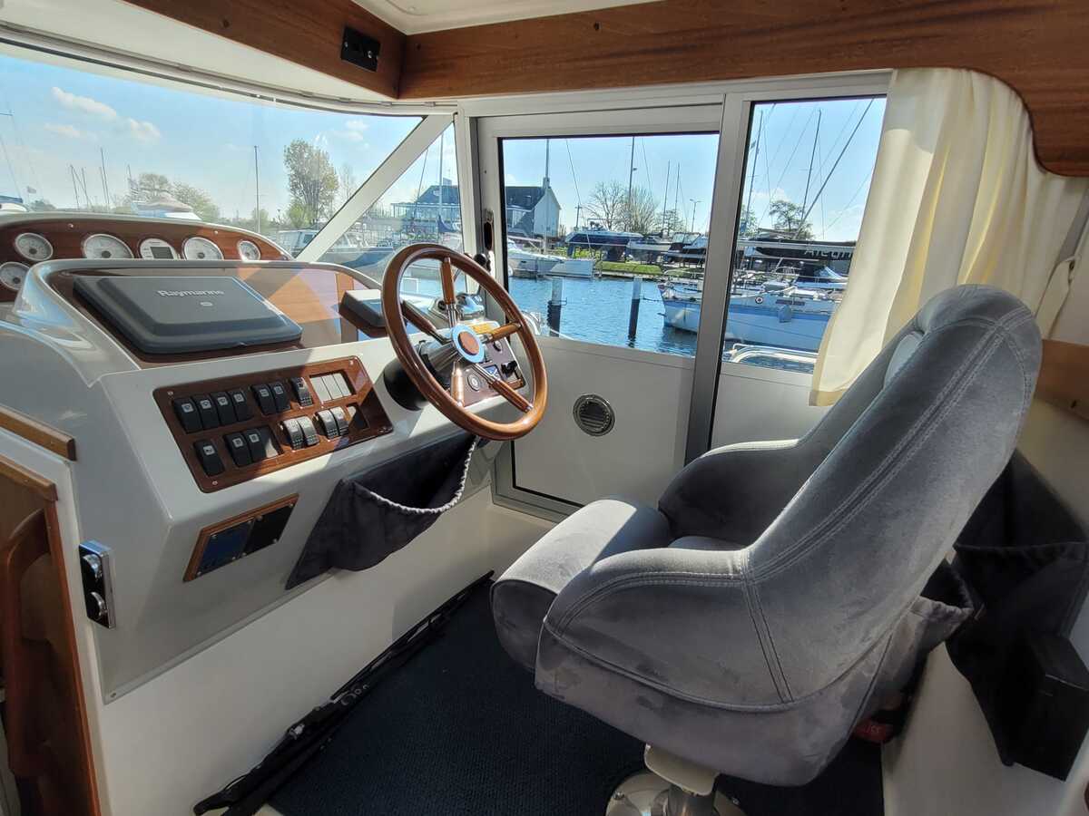 foto: 8 Nimbus 380 Commander