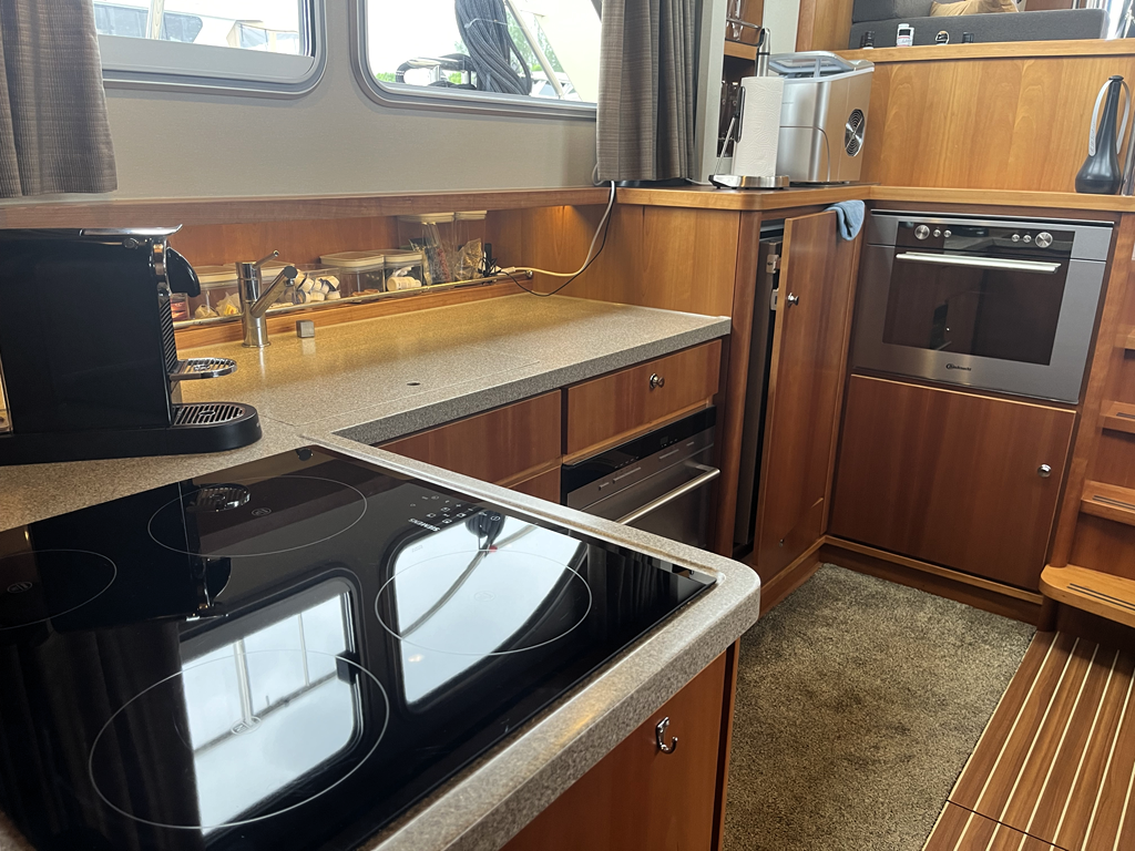 foto: 16 Linssen Grand Sturdy 470 Sedan Wheelhouse
