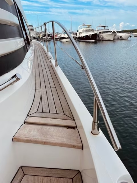 foto: 6 Fairline Squadron 52