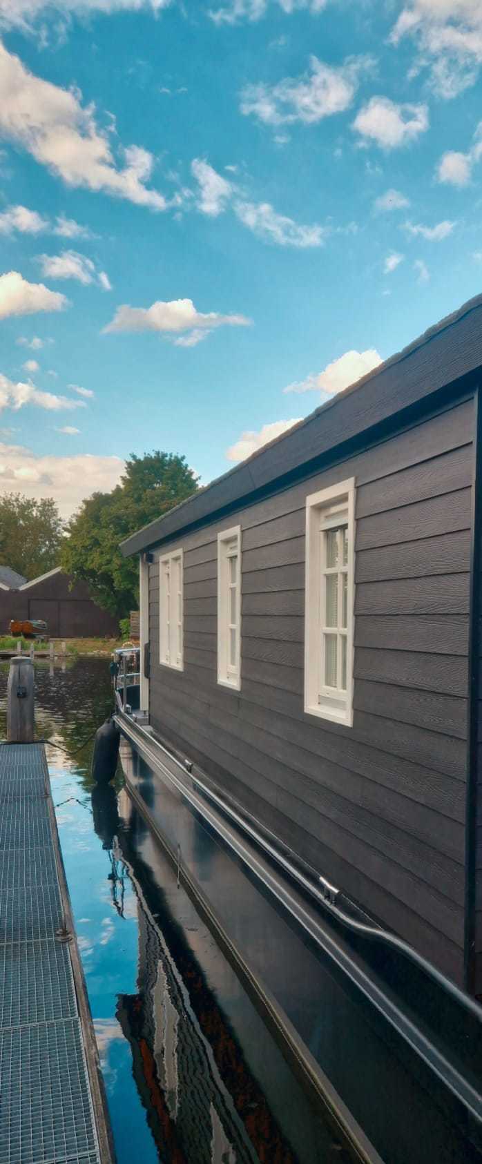 foto: 25 HOMESHIP VaarChalet In Amsterdam 1250D Luxe Houseboat