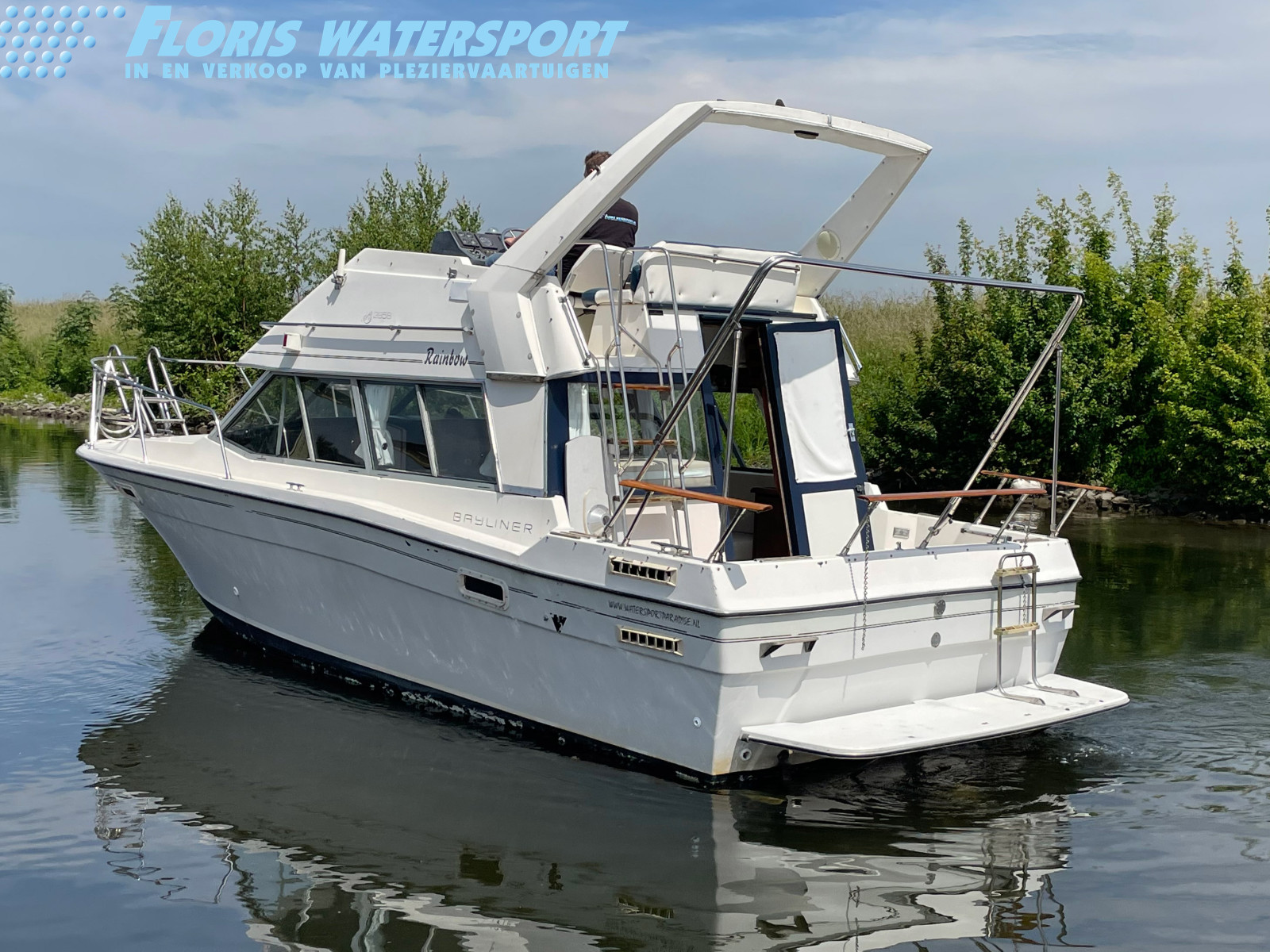 foto: 9 Bayliner  2858