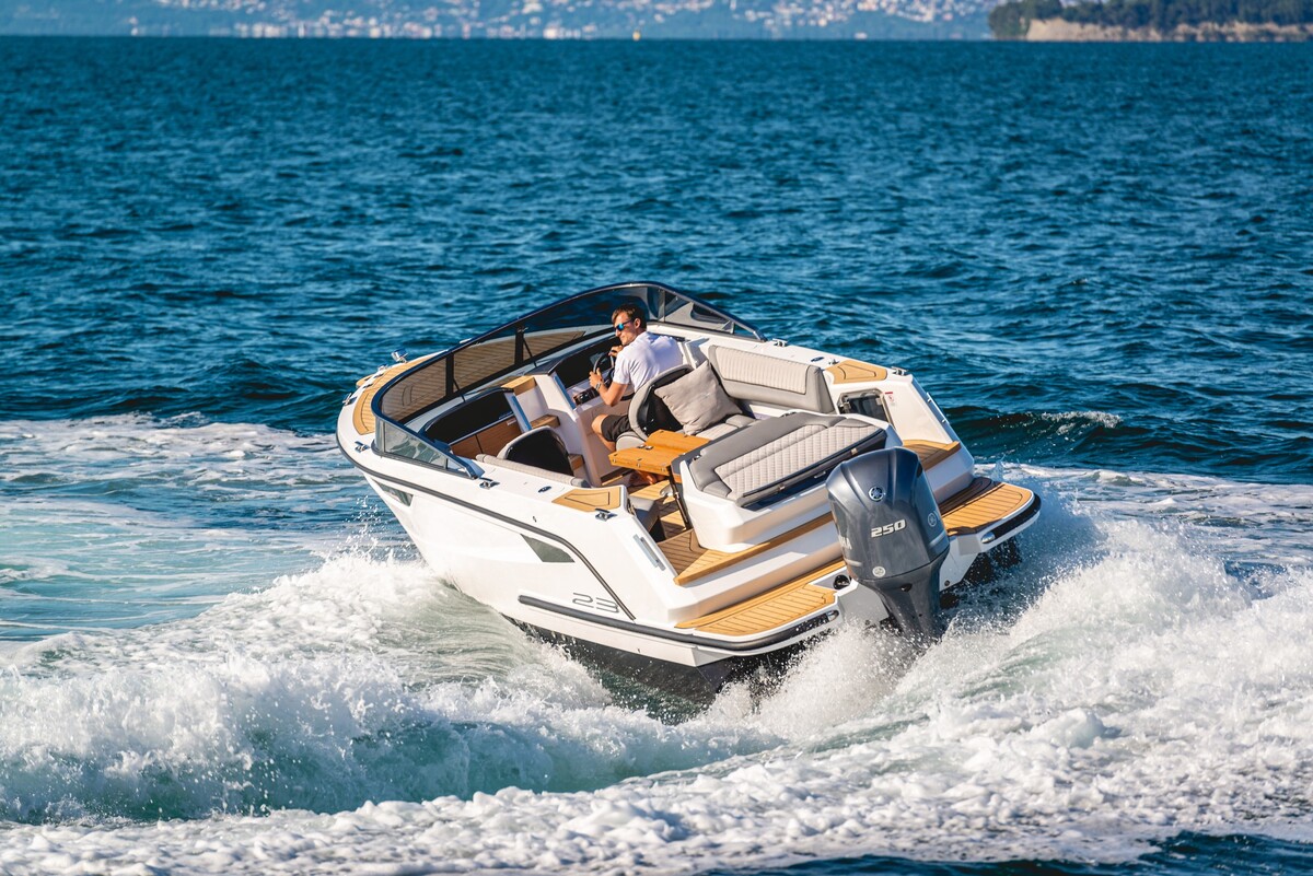 foto: 4 Alfastreet Marine 25 Cabin Evolution - Outboard Series