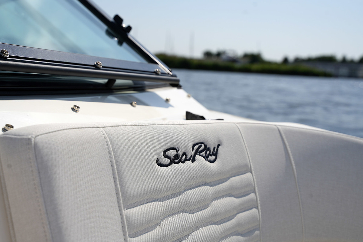 foto: 11 Sea Ray 210