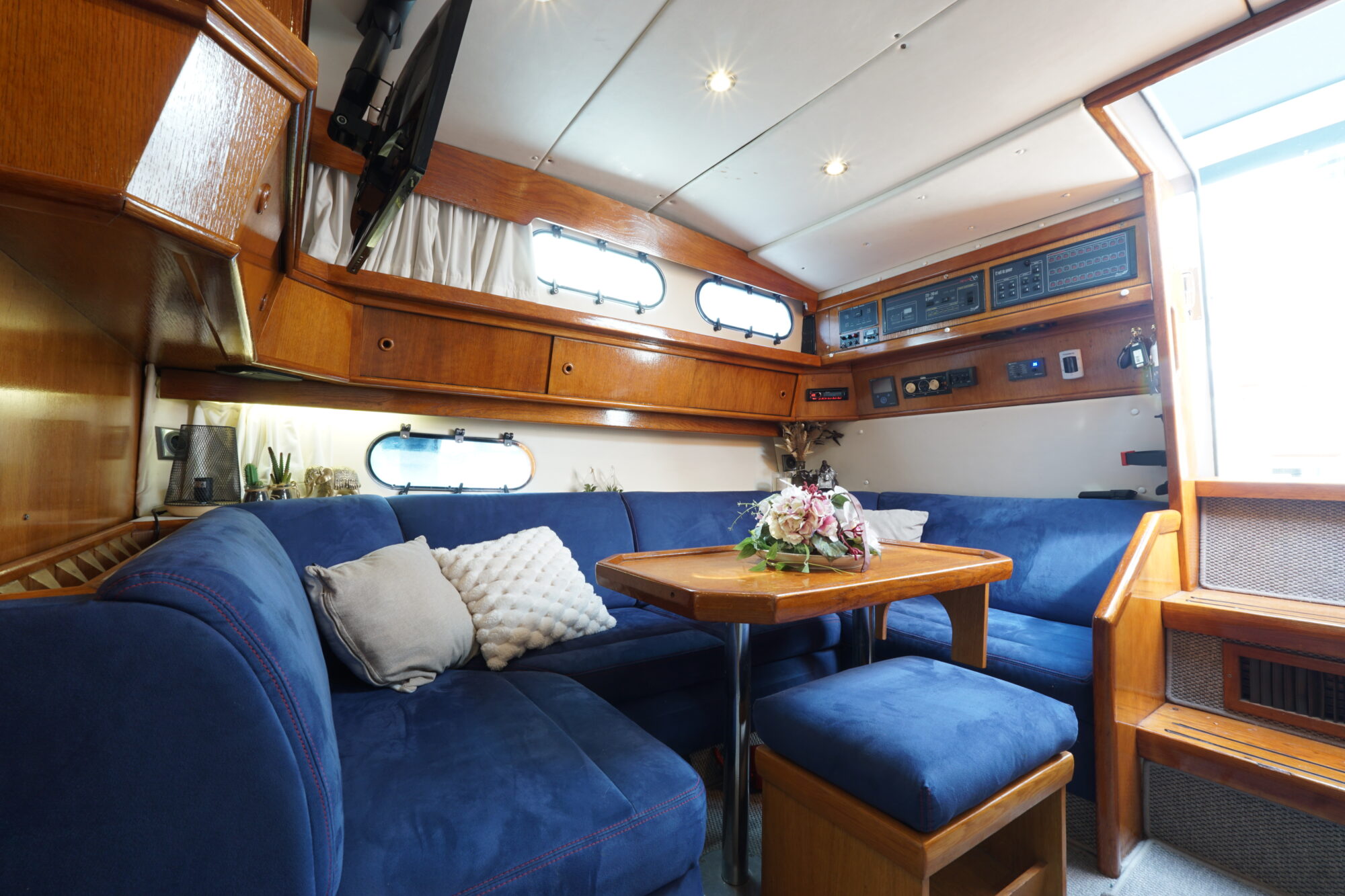 foto: 21 Sealine Sealine 328 Sport Bridge