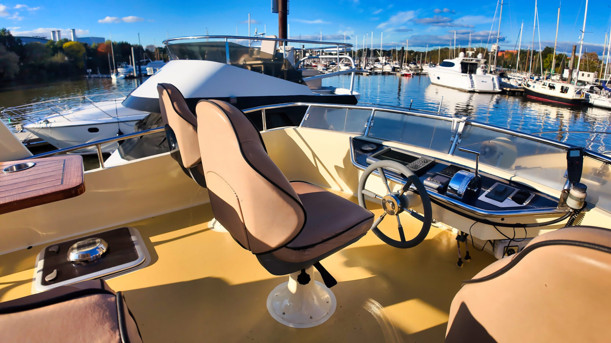 foto: 5 Bruce Roberts Bruce Roberts Euro 12.00 Flybridge