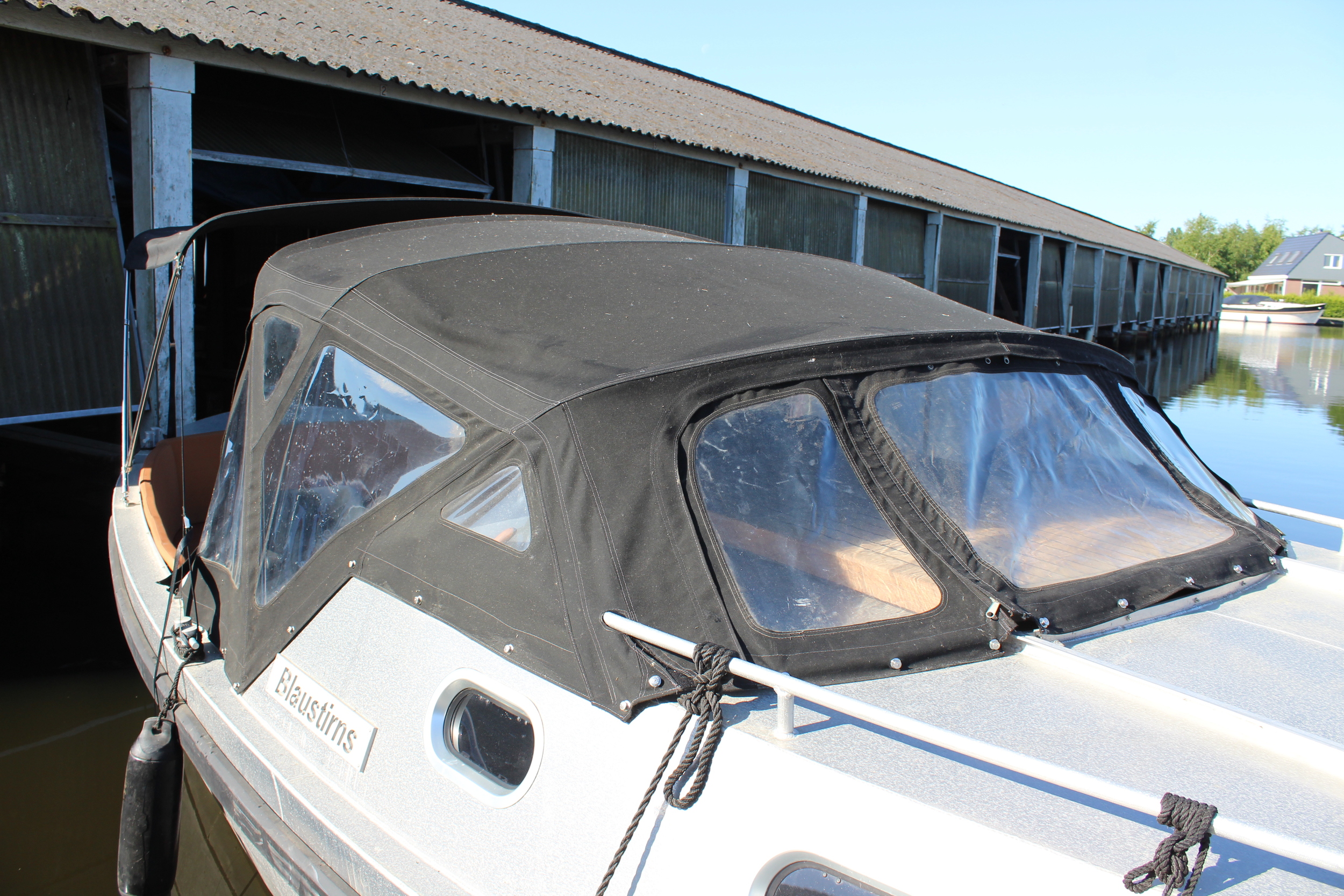 foto: 8 Black Fish Cabin 850 XL