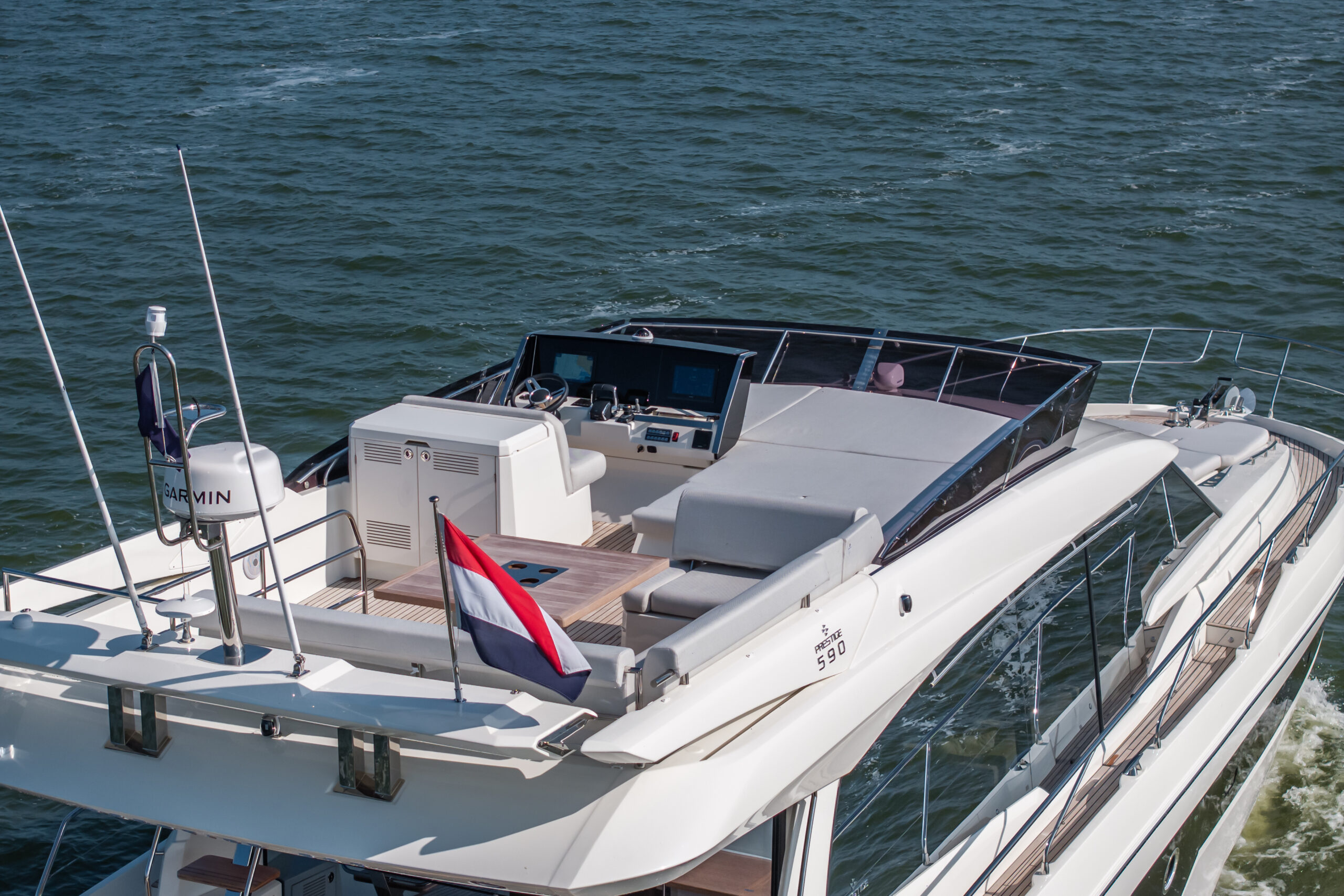 foto: 23 Prestige 590