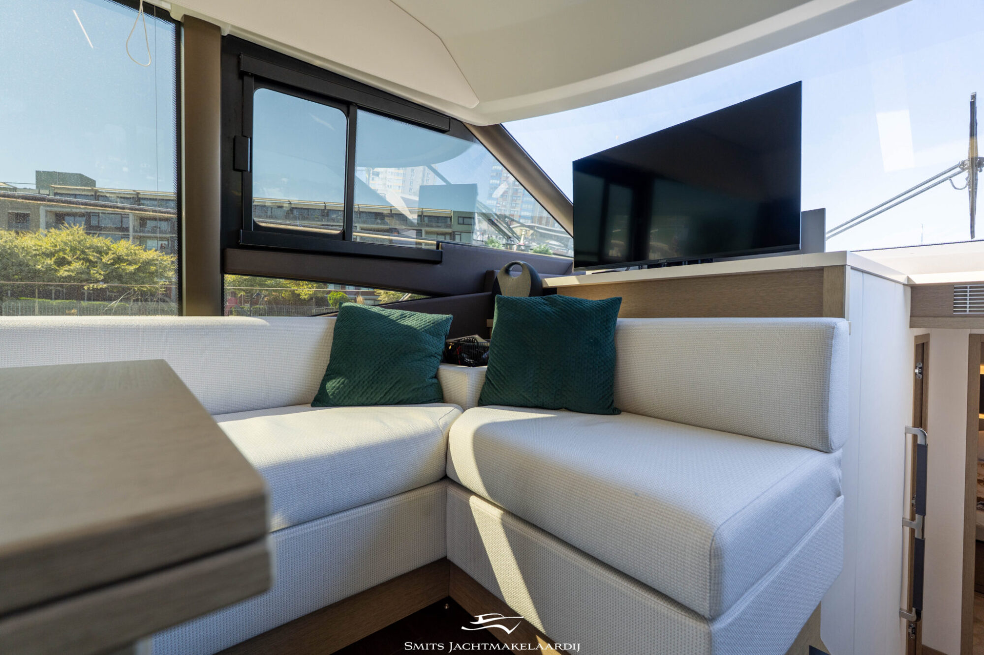 foto: 8 Prestige Prestige 590 Flybridge