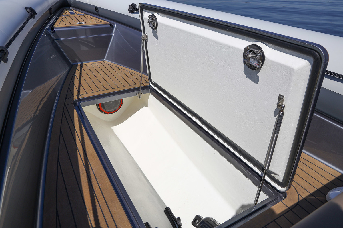 foto: 9 X-Craft R808