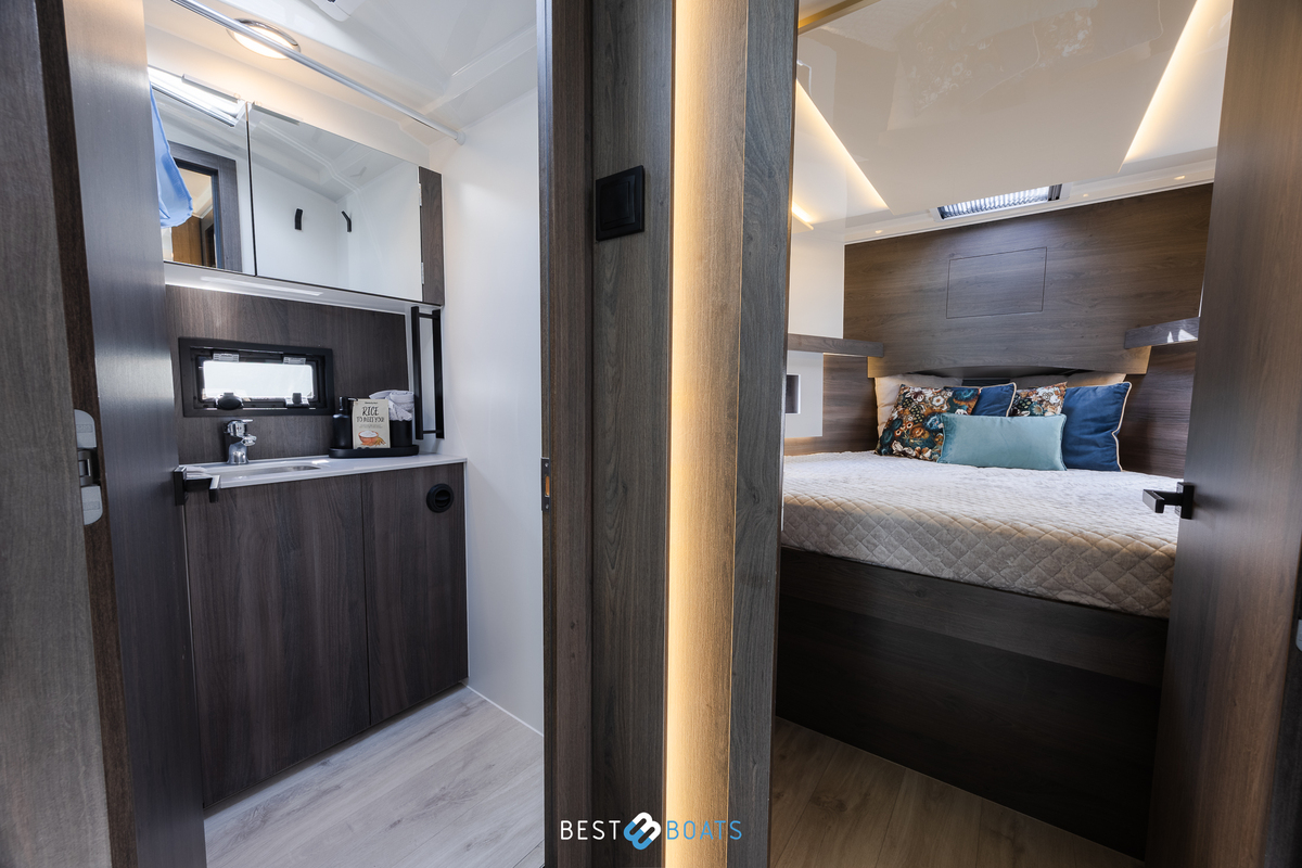 foto: 13 Cobra Yachts Futura 36 Premium Fly