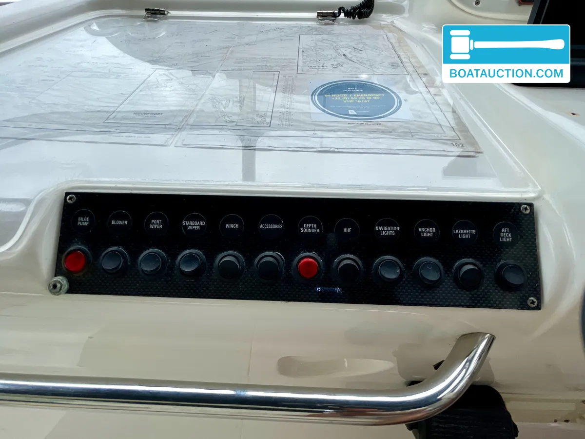 foto: 16 Sealine 310 Sportbridge