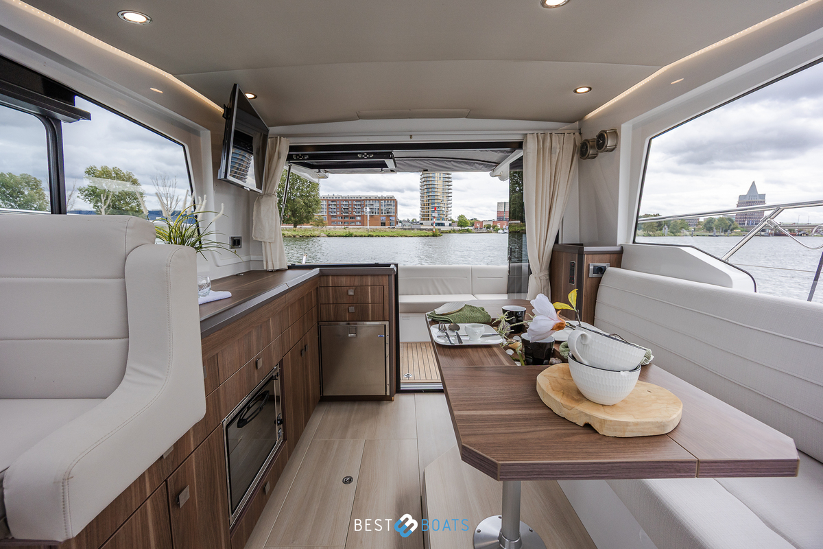 foto: 10 Sealine C330
