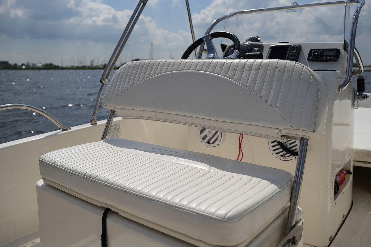foto: 6 Boston Whaler 170 Dauntless