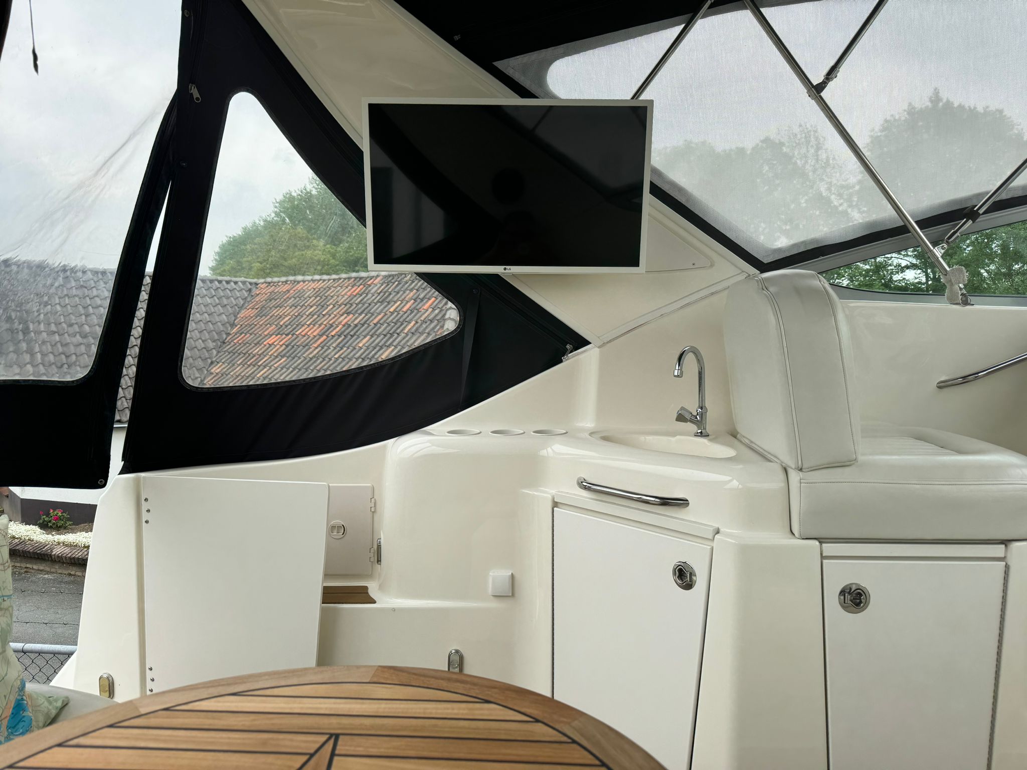 foto: 8 Bayliner  305