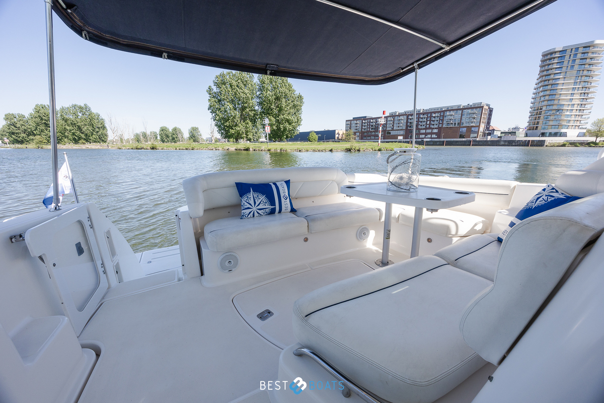 foto: 7 Tiara 4300 Sovran