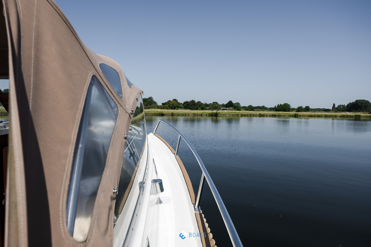 foto: 6 Interboat Intercruiser 27 Cabin
